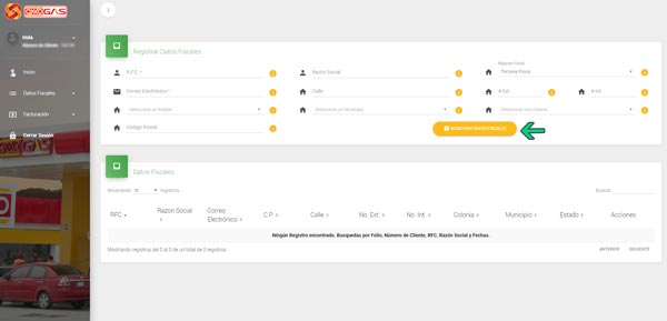 Portal web de facturación electrónica CFDI con formulario de datos de clientes y botón amarillo de generación de facturas
